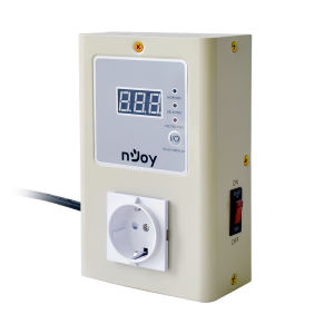 nJoy AVR Royer 16A AVRL-16A01RY-CS01B Stabilizator si Protector Tensiune cu LCD 16A 1x Schuko pentru Aer Conditionat Frigider TV