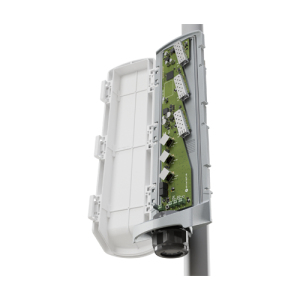 Switch exterior, 3 x RJ45 1G (1 x PoE-In bt, 2 x PoE-Out), 3 x SFP+ 10G, IP66 - Mikrotik CSS606-1G-2Gi-3S+OUT
